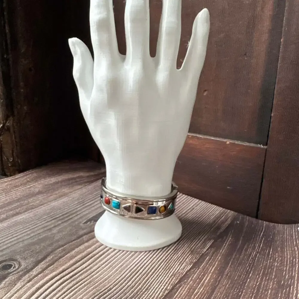 Unbranded hinged cuff